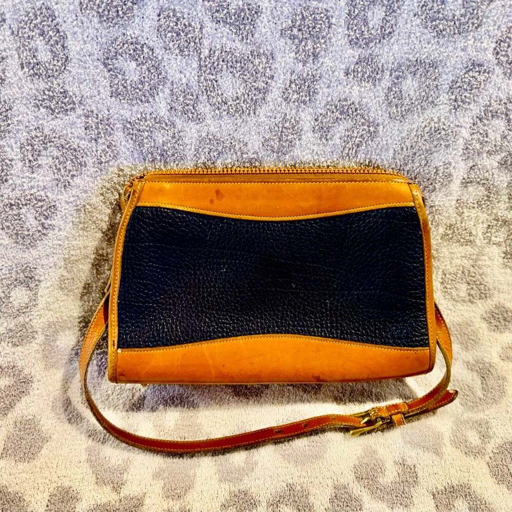 ✨ Dooney & Burke Vintage Dark Green & Tan Leather Shoulder Bag. Good Preloved ✨ - Picture 2 of 8